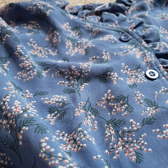 LIKE NEW FLORAL RUFFLE TRIM BLOUSE - Picture 2 of 2